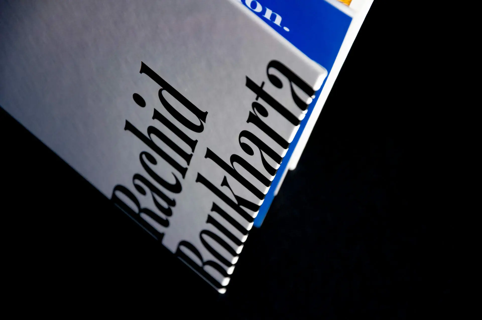 Couverture du livre Rachid Boukharta, titre en typographie serif noire XXL