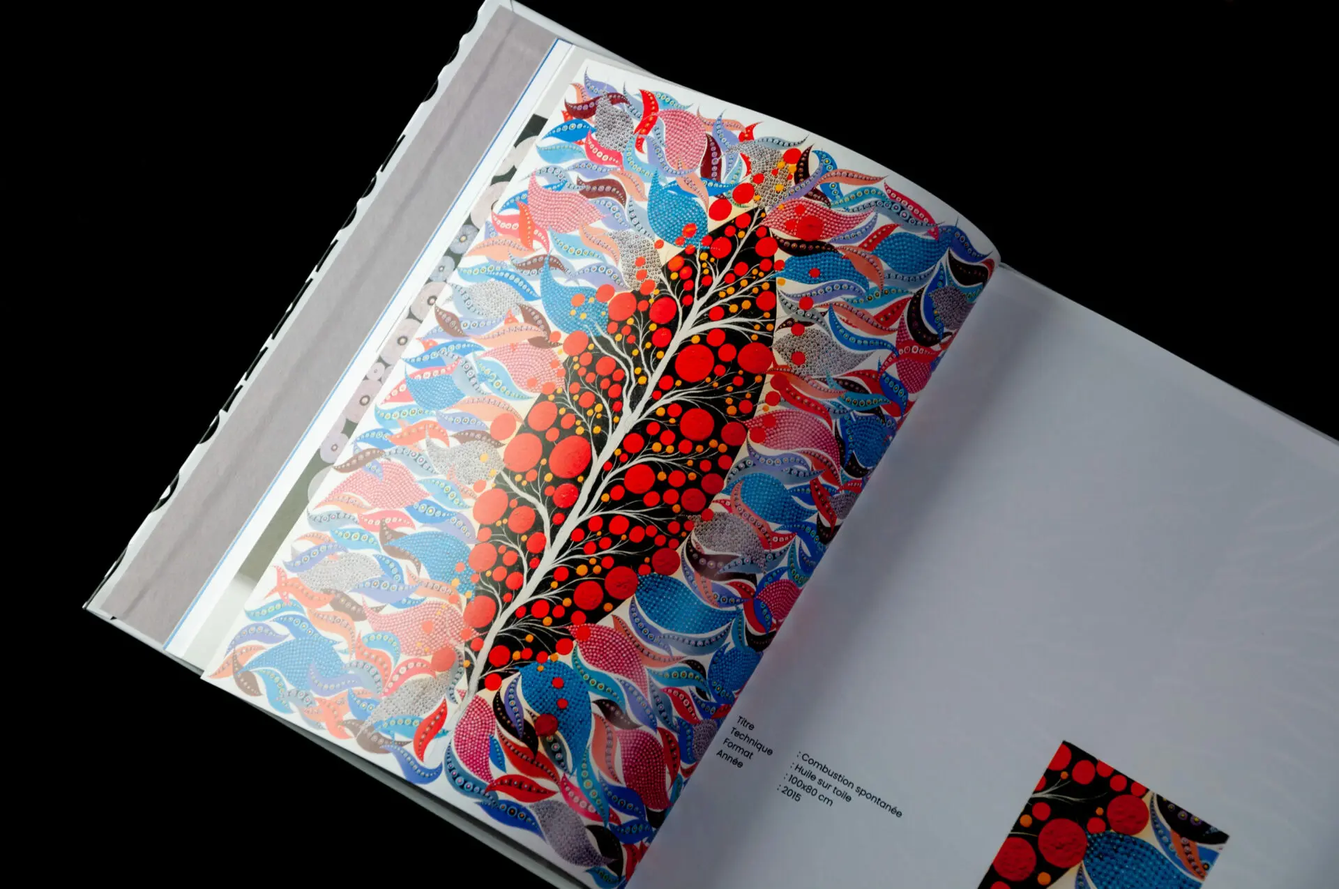 Page intérieure : toile Combustion spontanée aux feuillages rouges et bleus de Rachid Boukharta